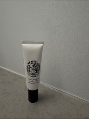 diptyque White Tube with Black Cap Hand Cream